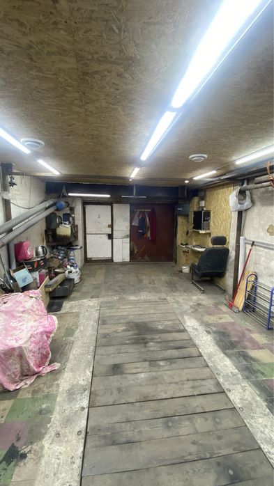 Продається гараж готовий до виконання ремонтних робіт. Завадівська 1в