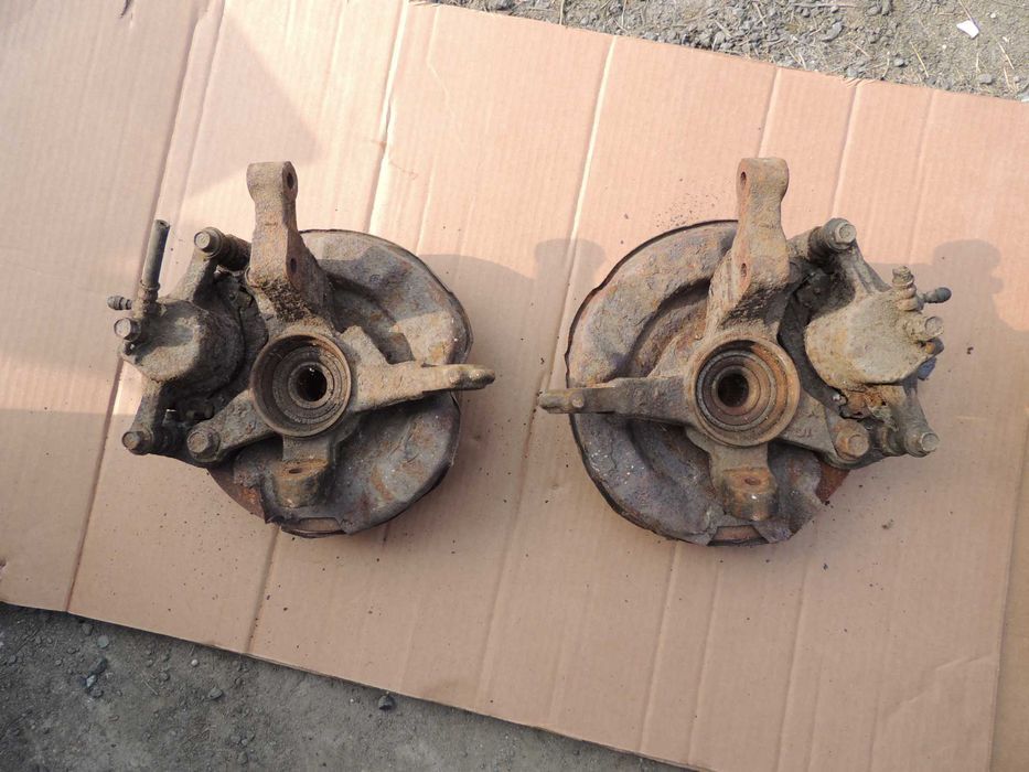 Zwrotnica przednia prawa piasta zacisk prawy Daihatsu Charade G200 93-