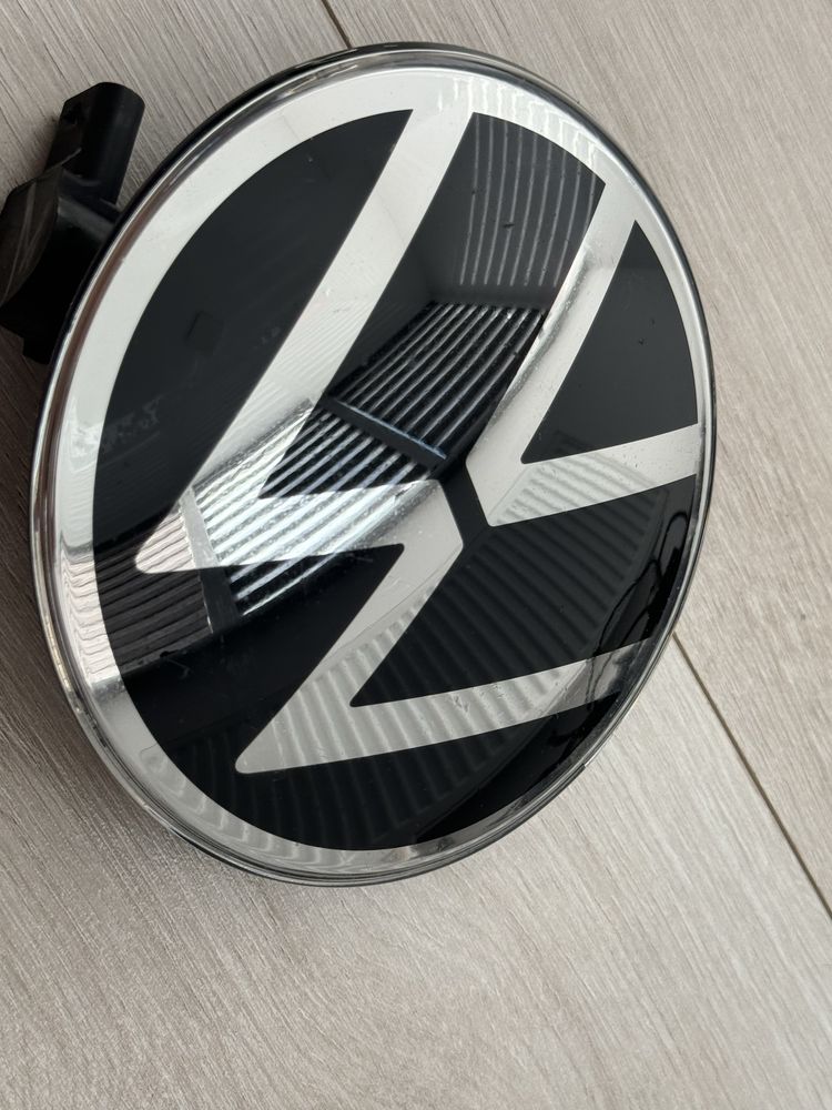 Емблема решітки радіатора /під радар дистроник Volkswagen Оригінал USA