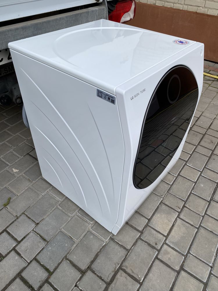 LG Signature 12/7 kg