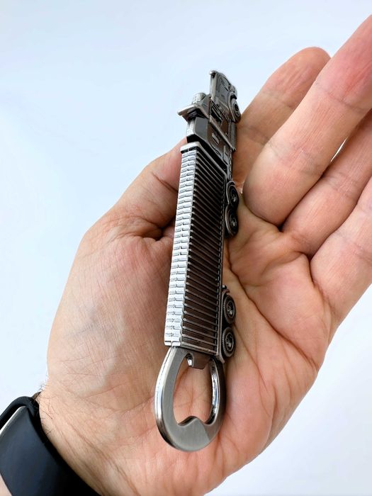 Otwieracz do piwa Prezent Gift Gadżet Tir Ciężarówka Auto Ciemna stal