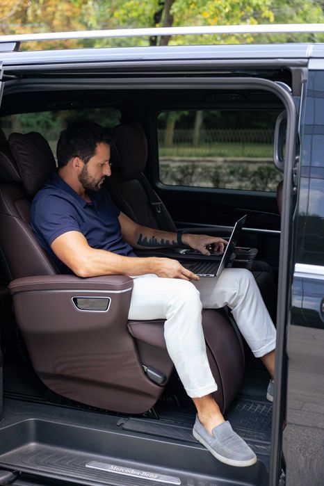 Комфортні поїздки на Mercedes. Індивідуальні трансфери та перевезення.