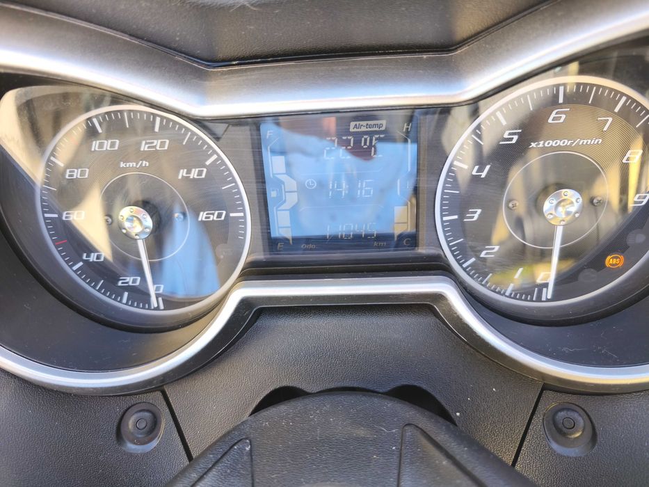 YAMAHA XMAX 300  de 2023, apenas com 11.045 Kms