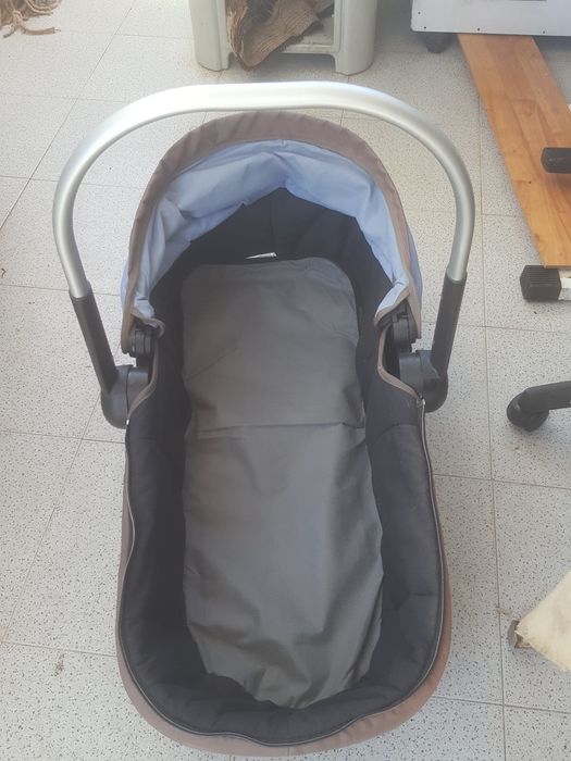 Cama  e  berço  transportável  para bebés