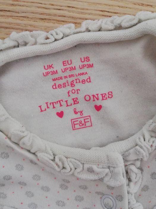 Body F&F 62 długi rękaw kwiatuszki dziewczęce białe falbanki
