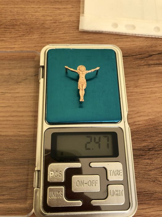 Хрестик з ебенового дерева з золотим розпʼяттям