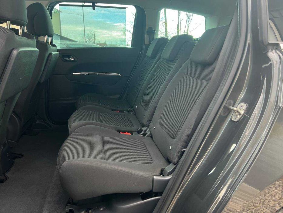 Peugeot 5008 2015р.в 1.6 дизель