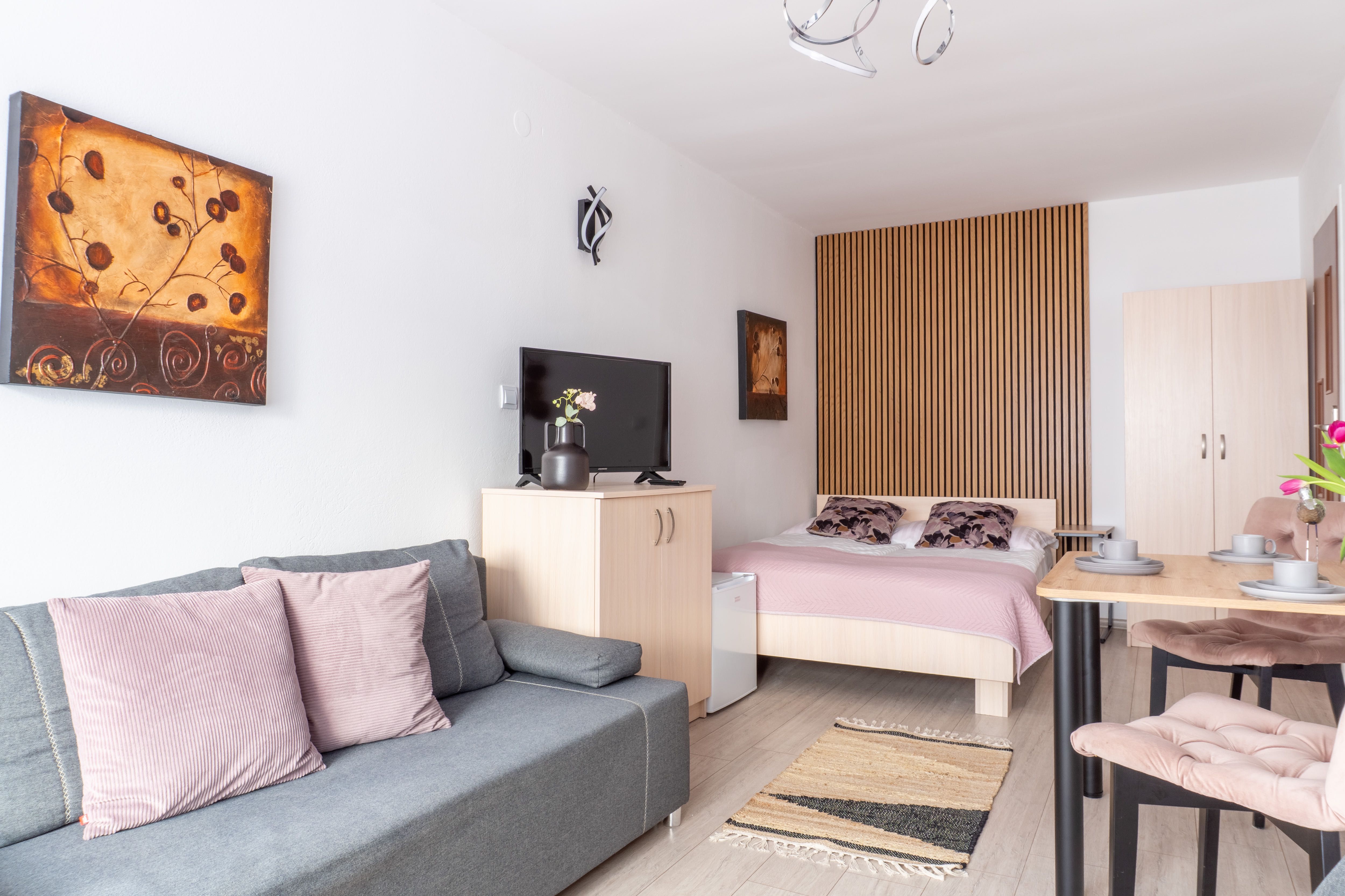 Karwia Nocleg ze Śniadaniem Pokoje i Apartamenty Bardzo Blisko Plaży