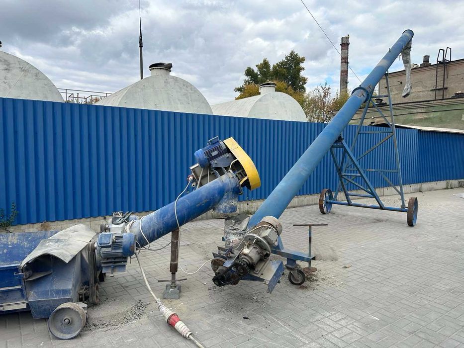 Мобільний шнековий розвантажувач вагонів типу Хопер