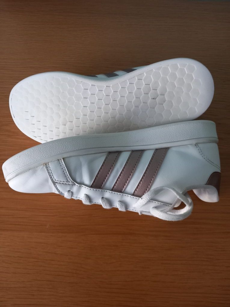 Ténis Adidas Menina N. 35,5