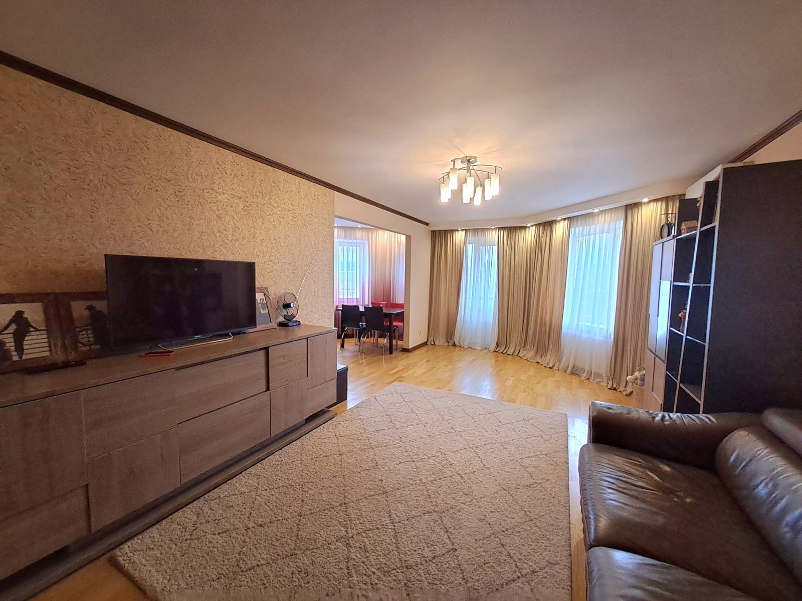 Продаж 3к квартири з видом на парк