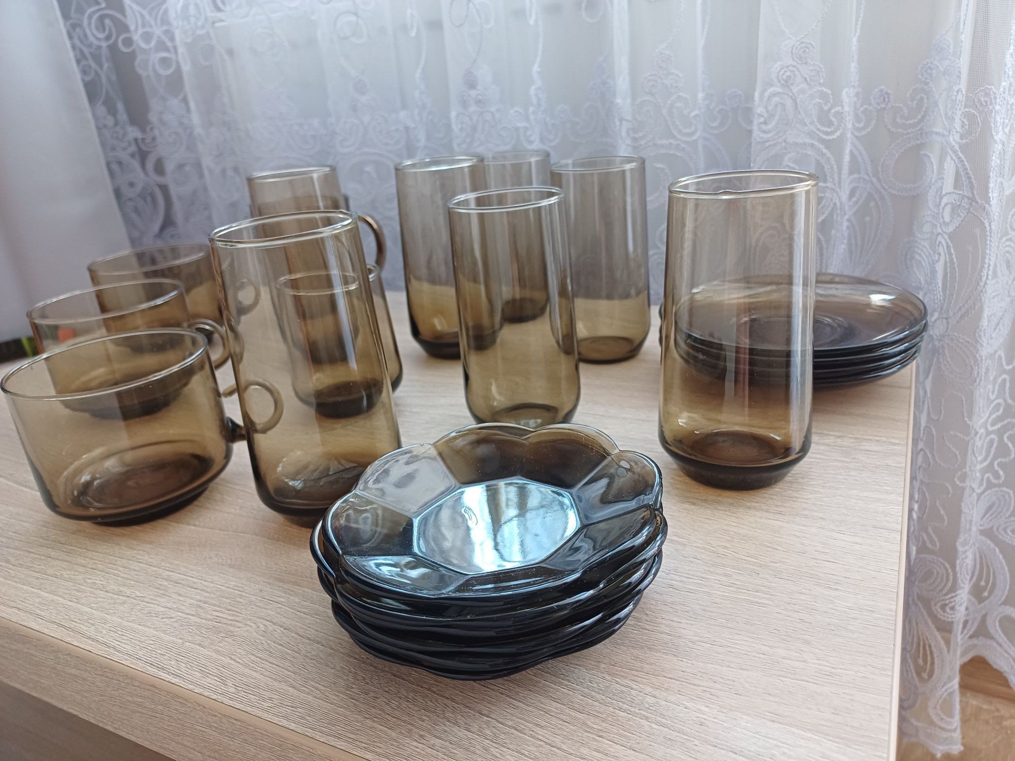 Zestaw brązowych szklanek