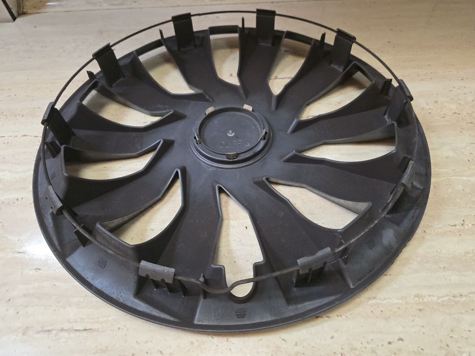 Sprzedam czarny kołpak 15" DACIA