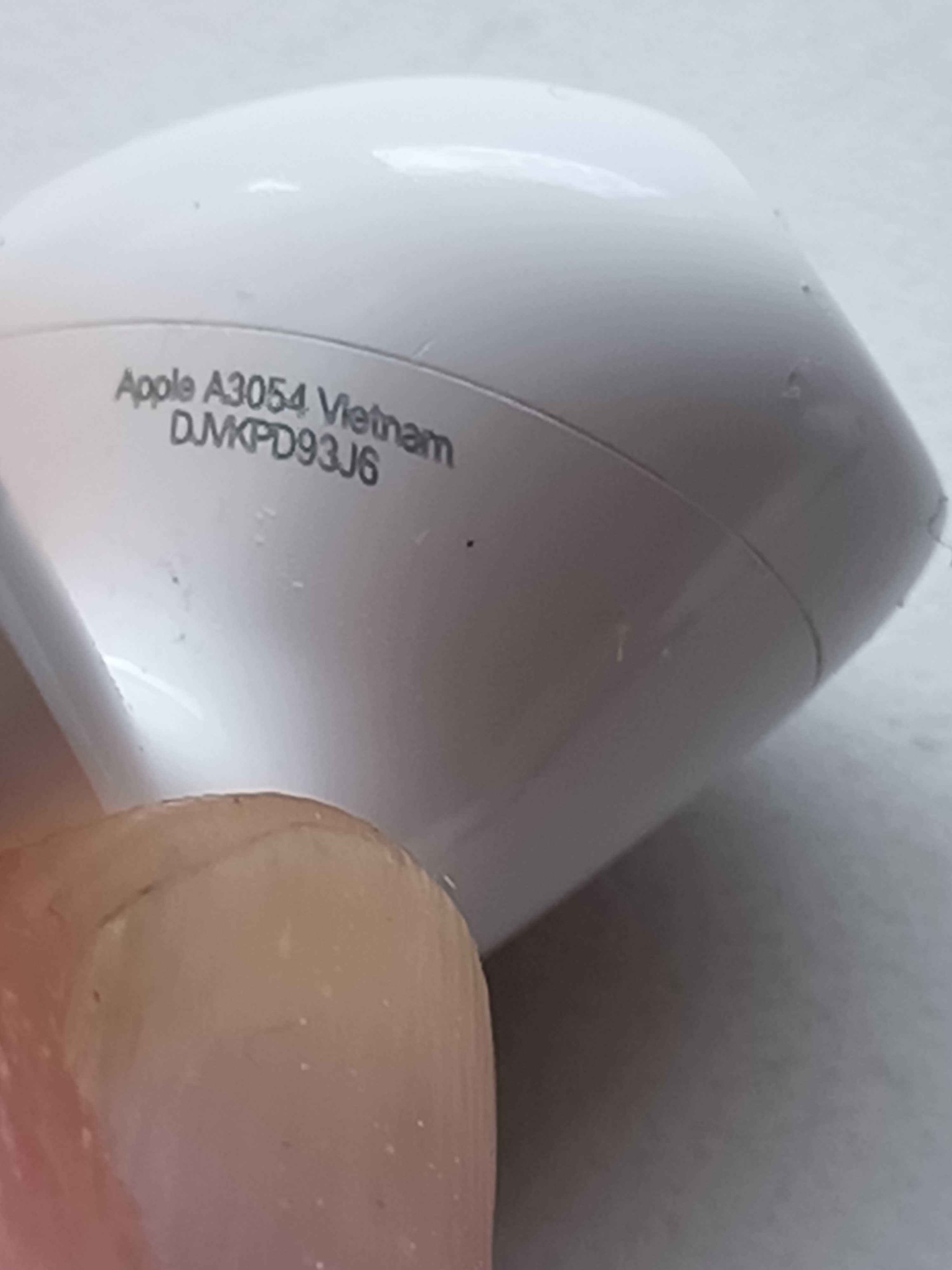 Apple AirPods uszkodzone