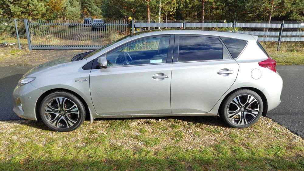 TOYOTA Auris 1.8 HSD HYBRYDA Ful opcja + LPG