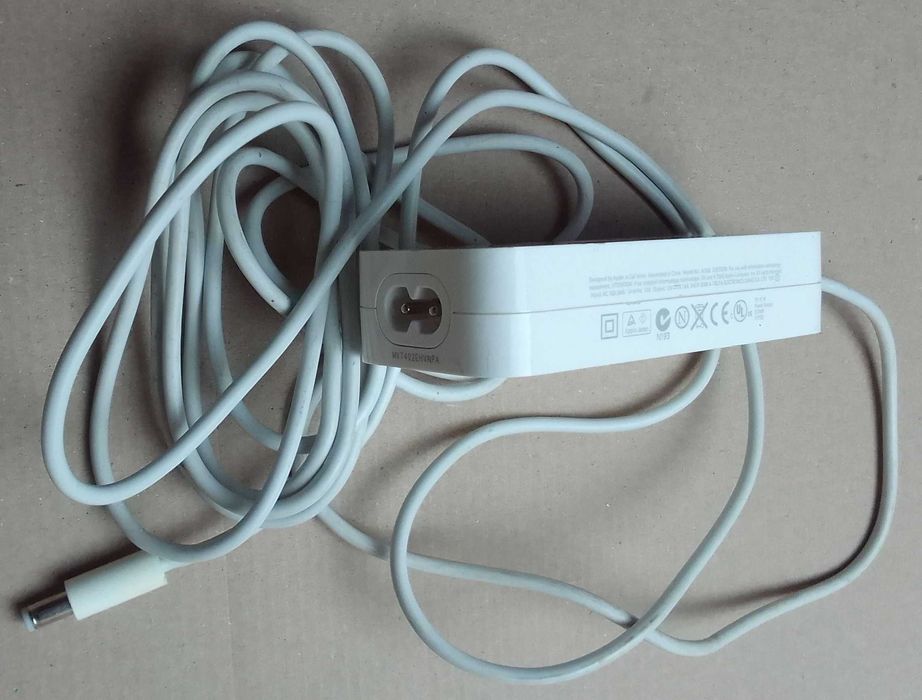 Зарядное устройство адаптер блок питания Apple - 12 вольт 1,8 Ампера