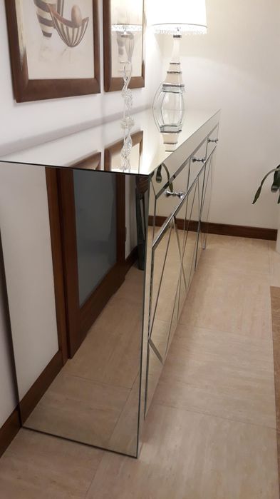 Ekskluzywna lustrzana komoda. Lustro fazowane. Najwyższa jakość.