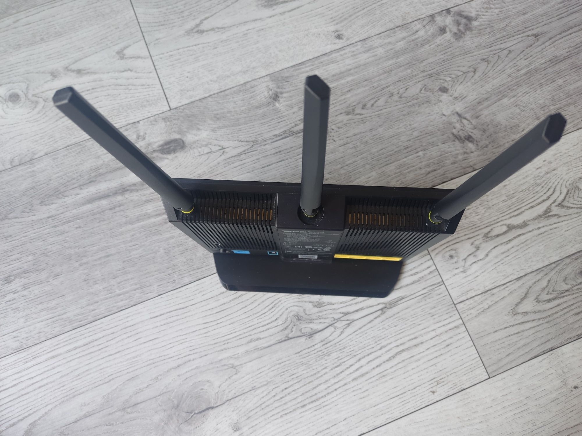 Asus DSL-AC68U  modem router