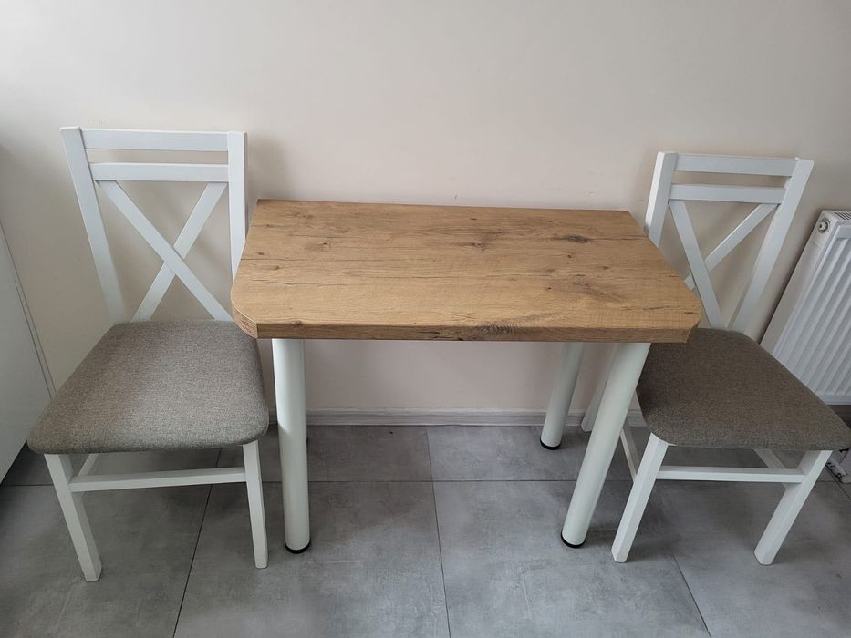 Stolik 50x90 cm z dwoma krzesłami