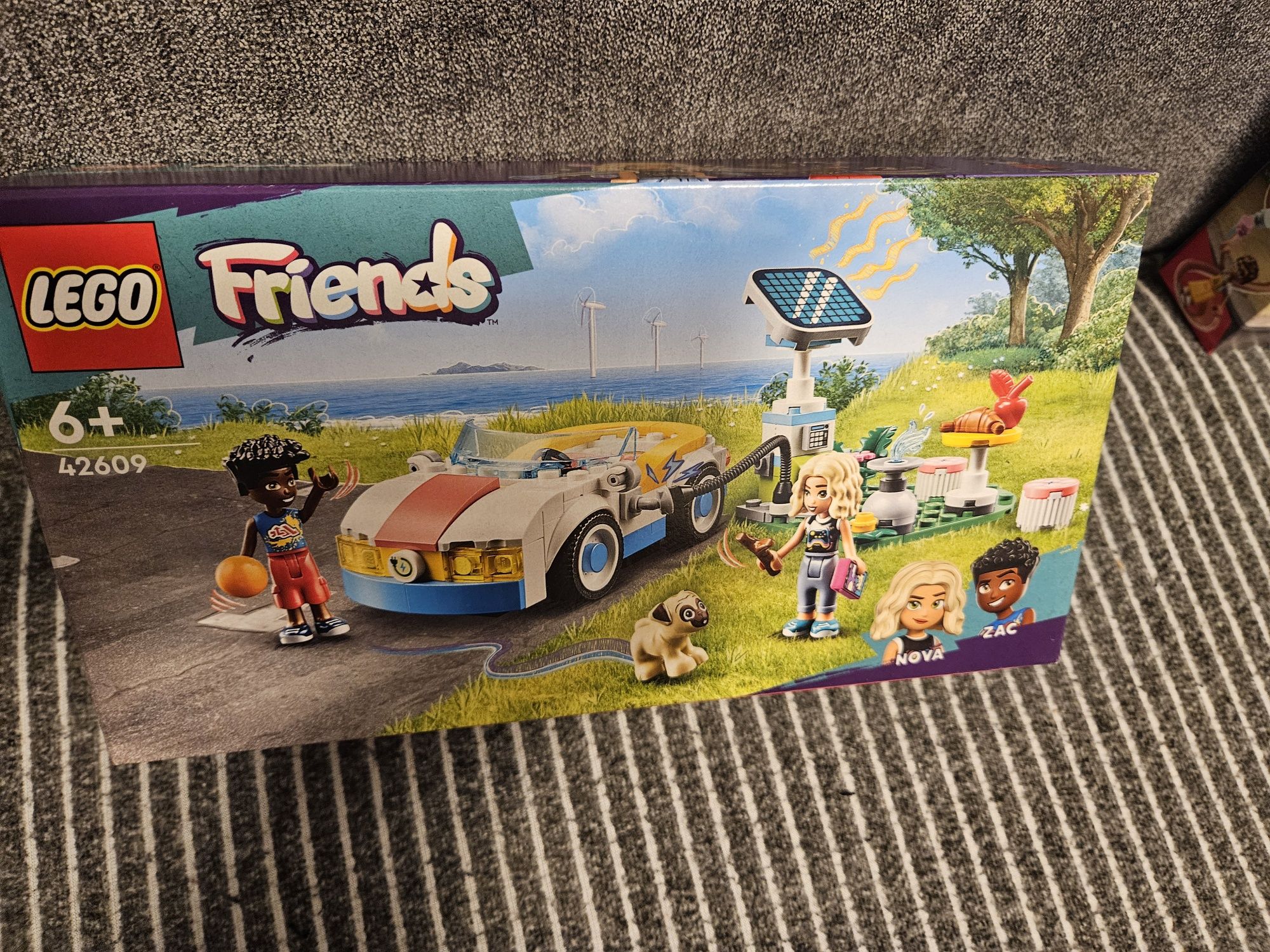 Lego Friends 42609 Samochód elektryczny i stacja ładująca