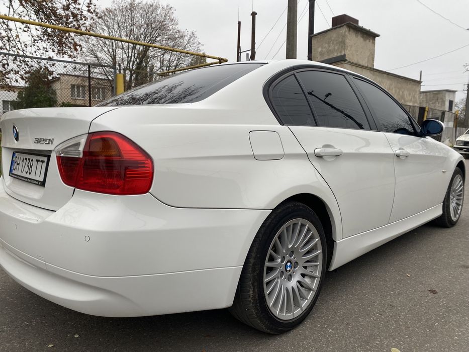 Продам BMW.  320