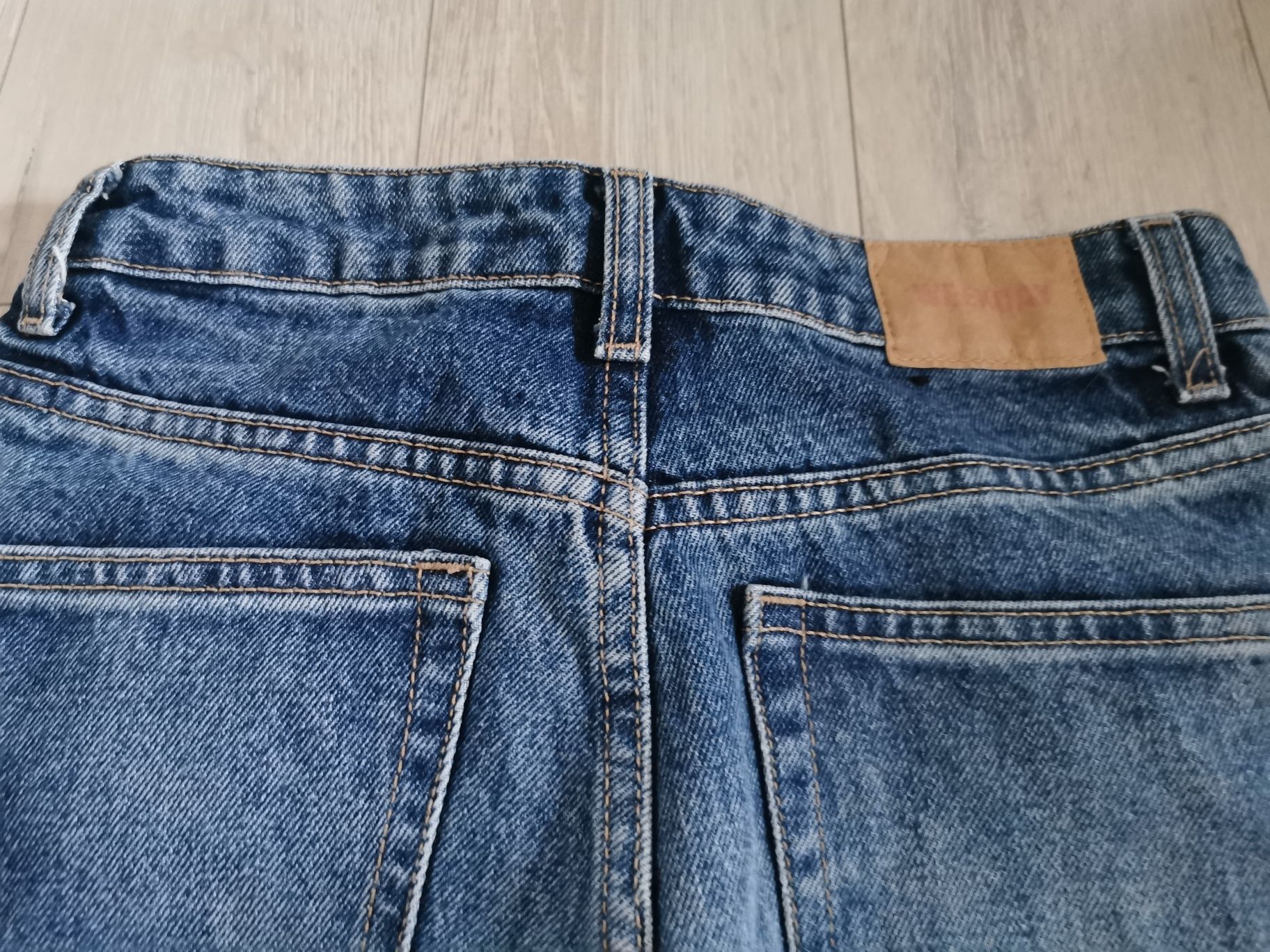 jeansy Weekday rozmiar 25 długość 34