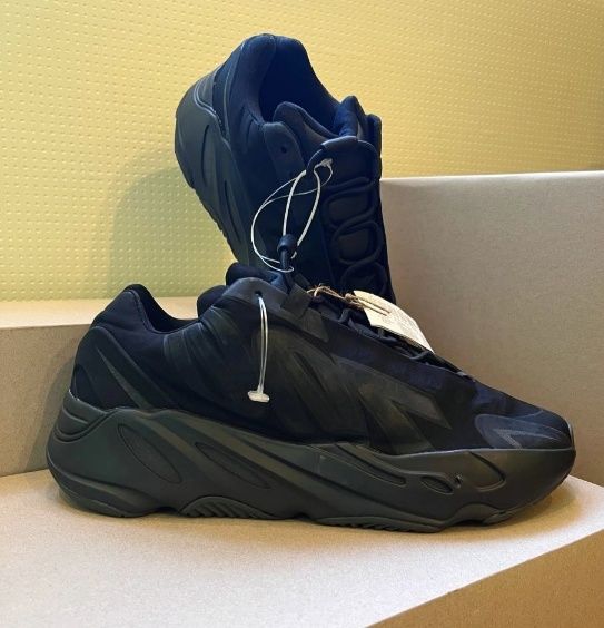 Кросівки чоловічі Adidas Yeezy Boost 700 Mnvn Black FV4440