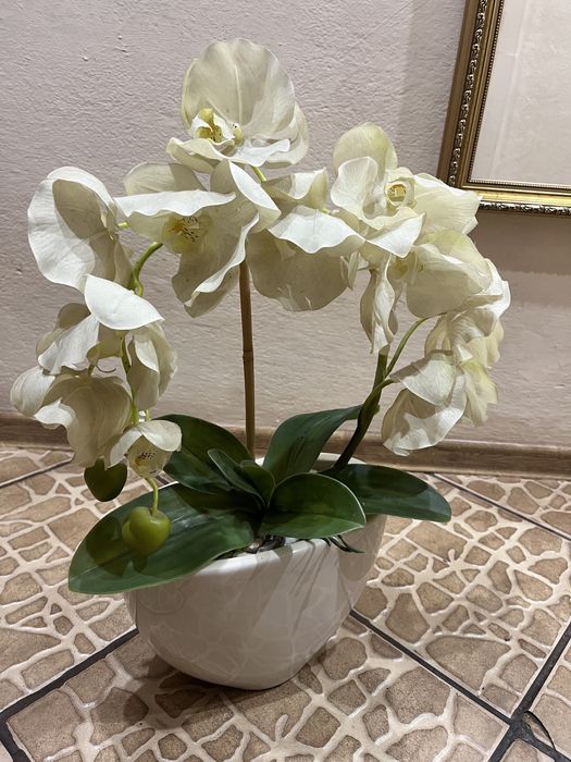 Storczyk sztuczny w doniczce ceramicznej