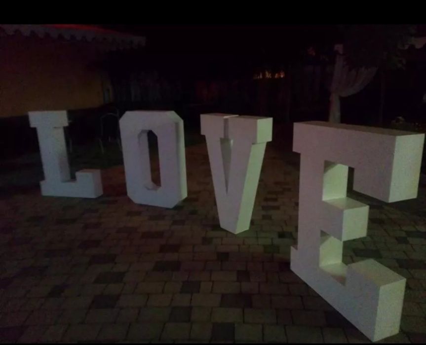 Букви Love на весілля, фотосесію прокат та продаж 2000 грн.