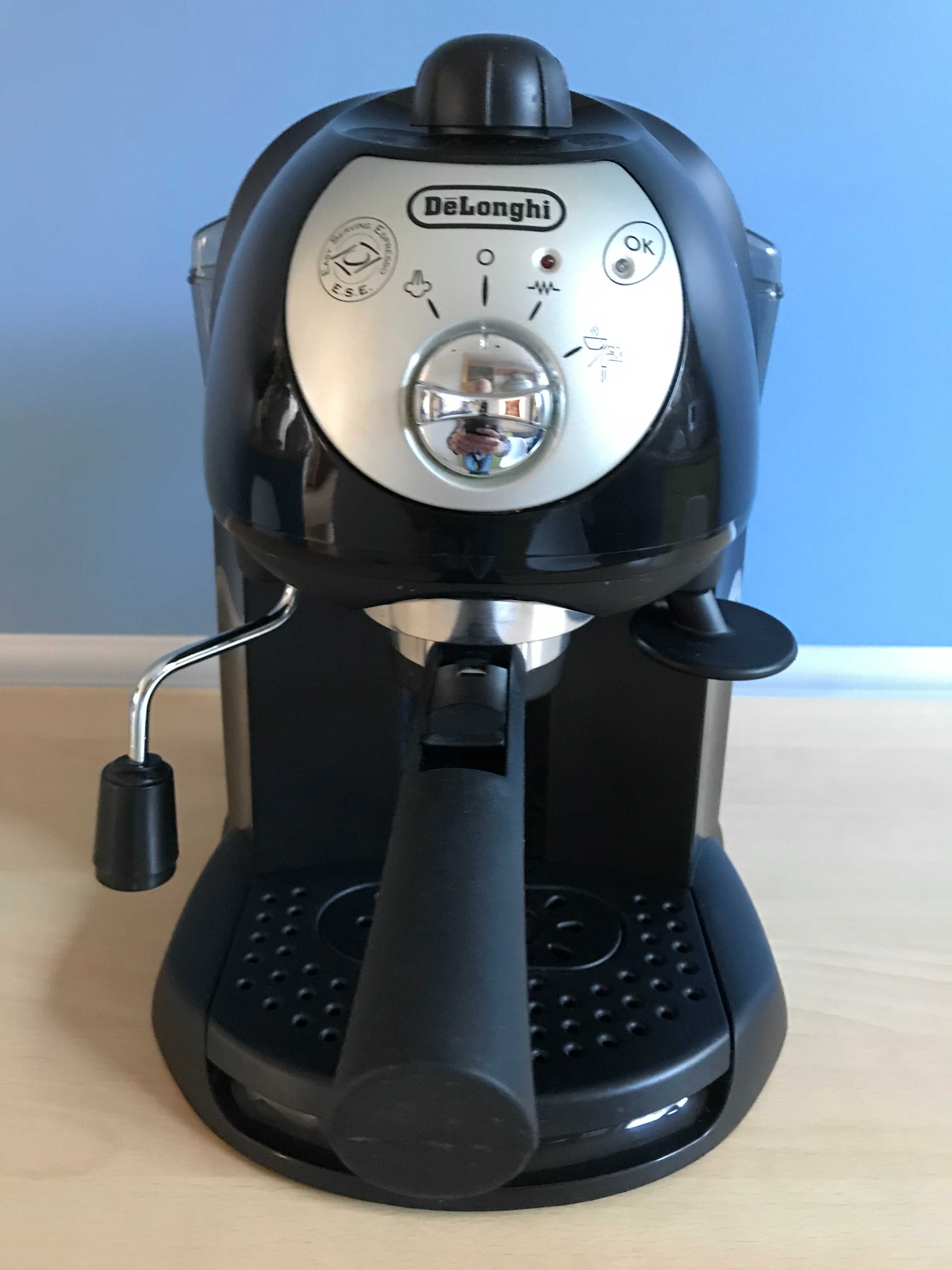 Ekspres ciśnieniowy DeLonghi PMR 2005.CC z funkcją spieniania mleka