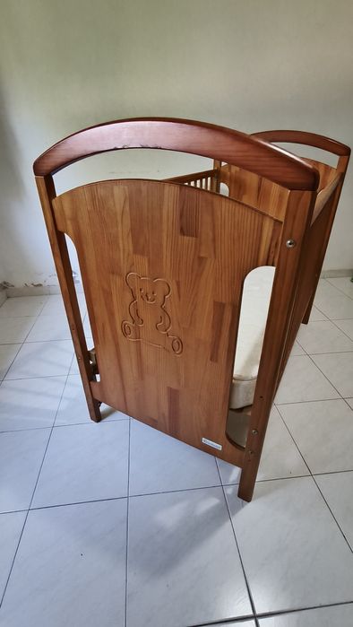 Cama de Bebé em madeira