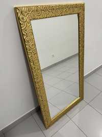 Espelho dourado.