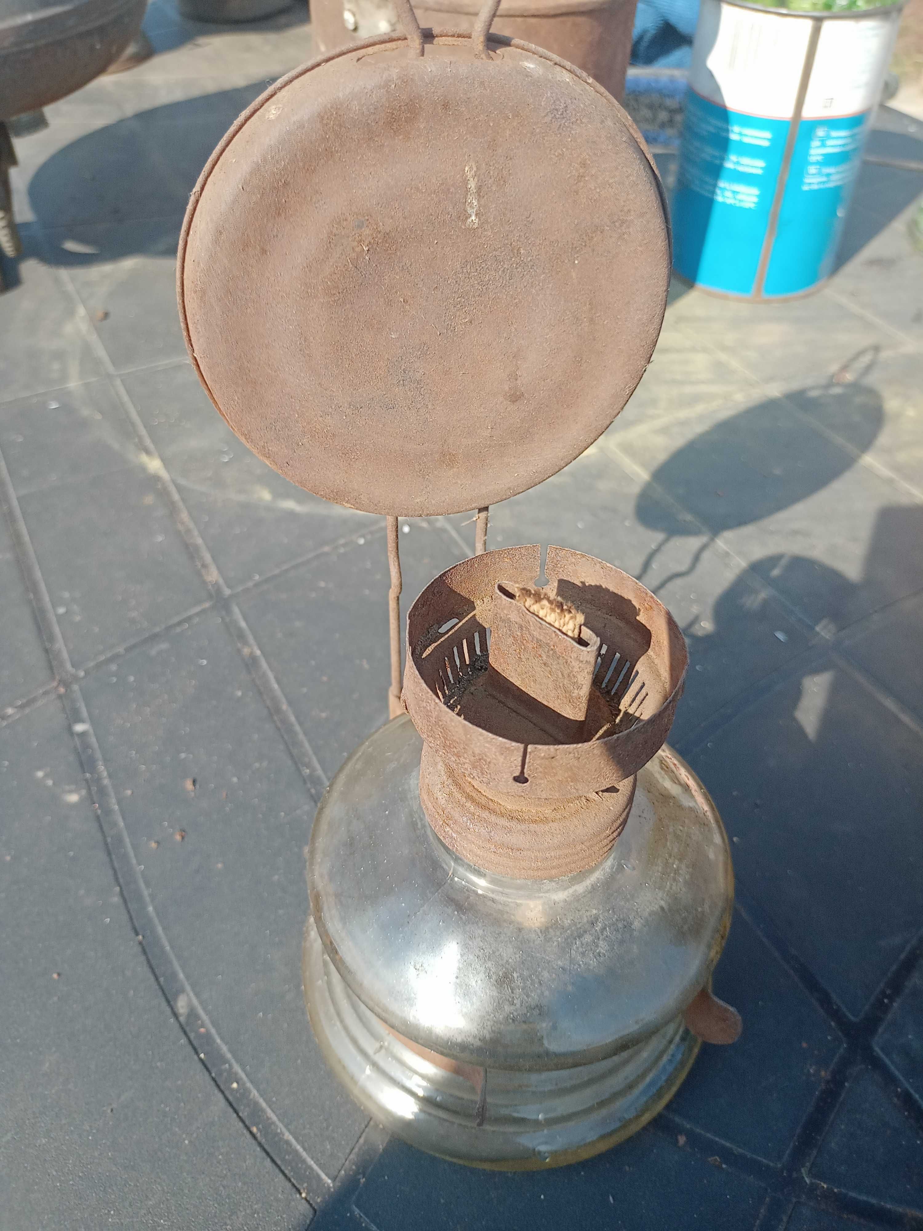 Lampa naftowa z lusterkiem