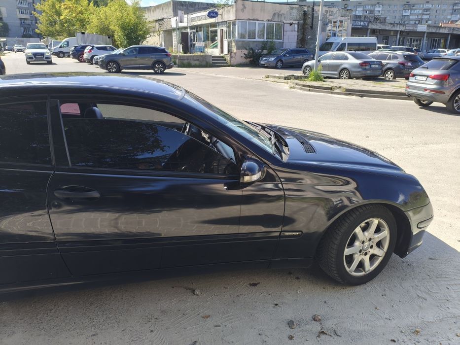 Продається авто Mercedes C200