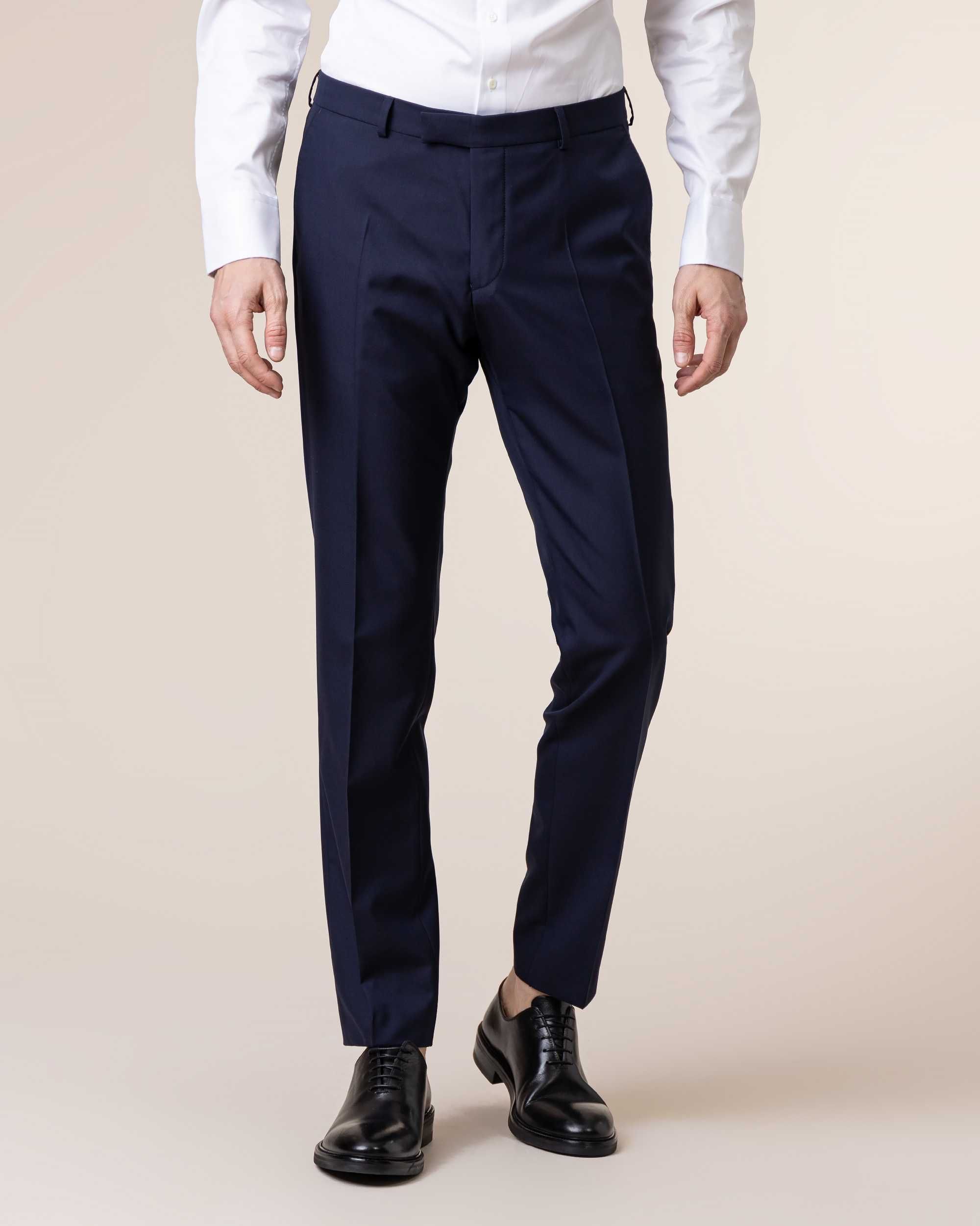 Garnitur Oscar Jacobson 100% wełna, made in italy, na szczupłą osobę