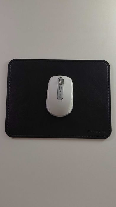 Logitech MX Anywhere 3S + Tapete de Pele SATECHI
