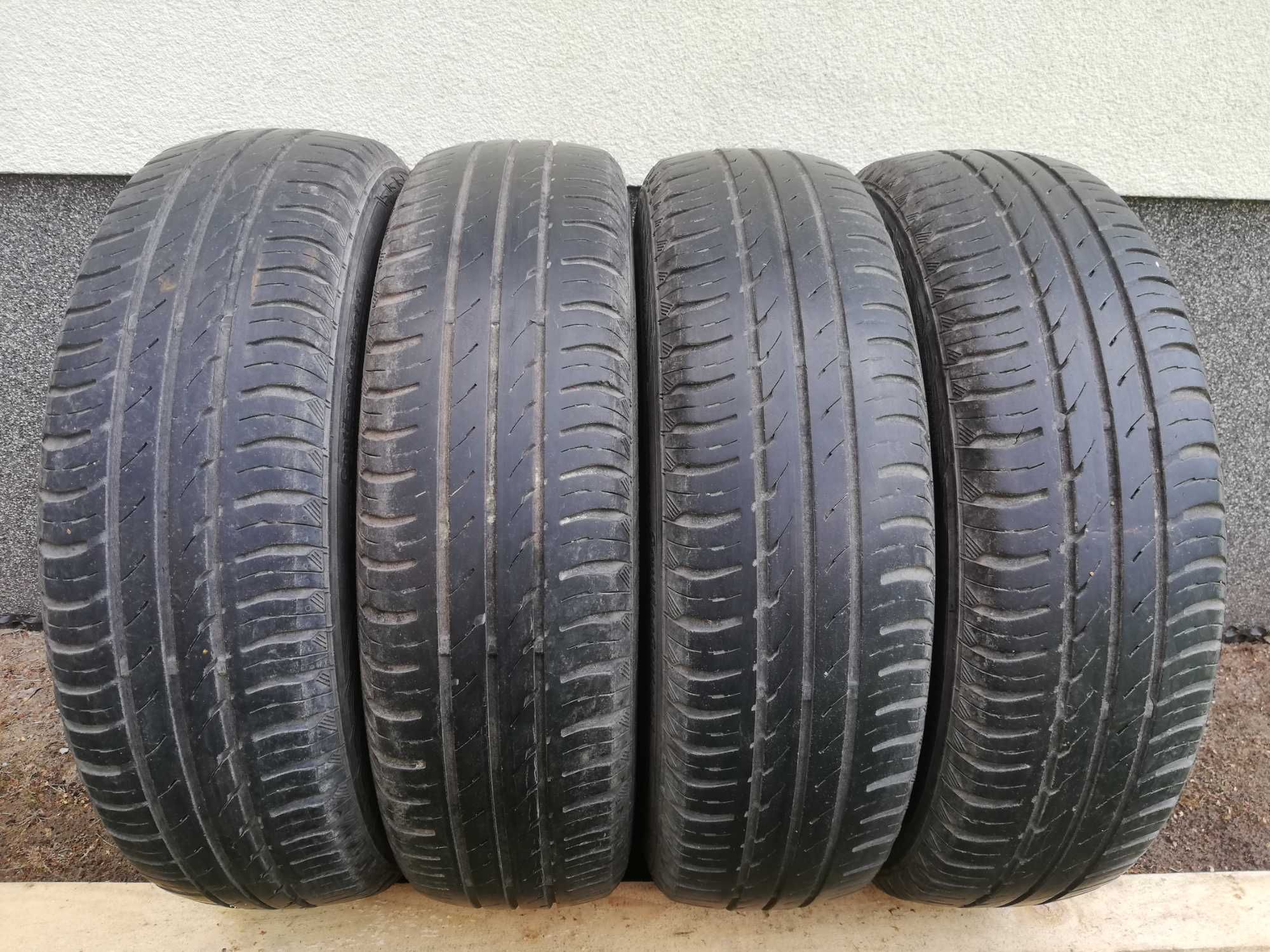 4 opony letnie Continental 155/65R14, bieżnik około 5mm.