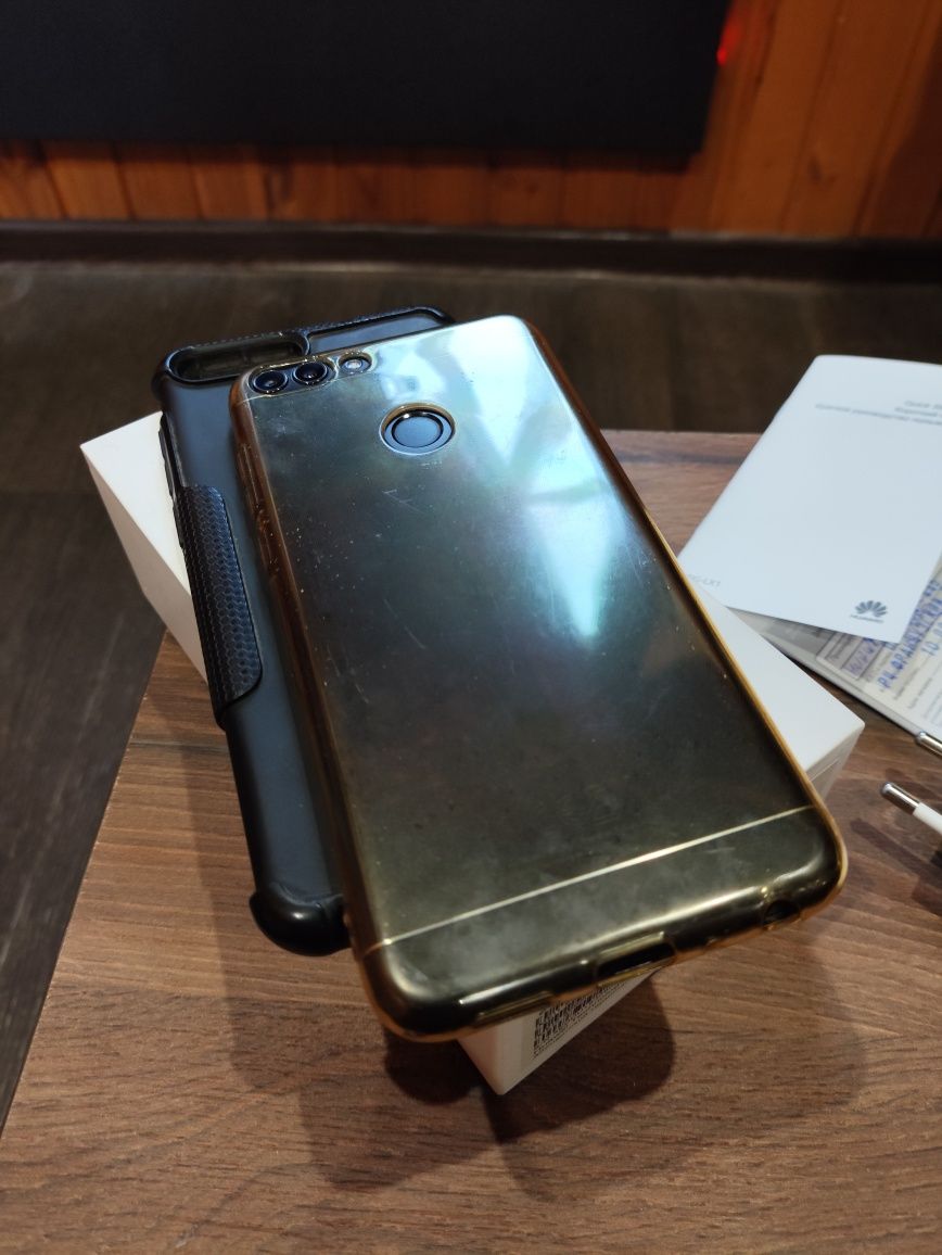 Продам смартфон Huawei P smart в идеальном состоянии.