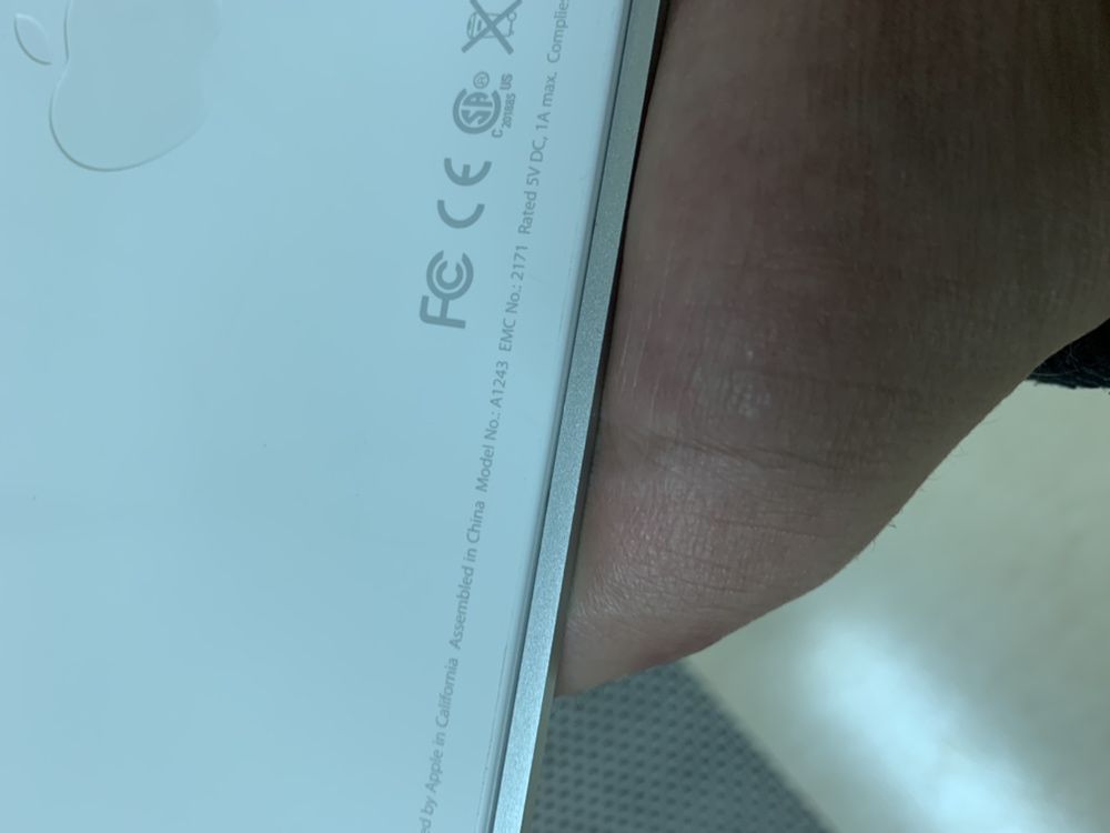 Клавиатура APPLE проводная в отличном состоянии!!!