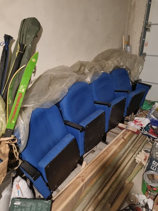 Fotele teatralne z Teatru Dramatycznego im. Aleksandra Węgierki