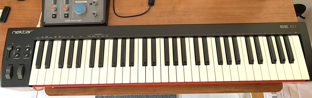 Teclado Controlador MIDI USB  Nektar SE61  61 Teclas