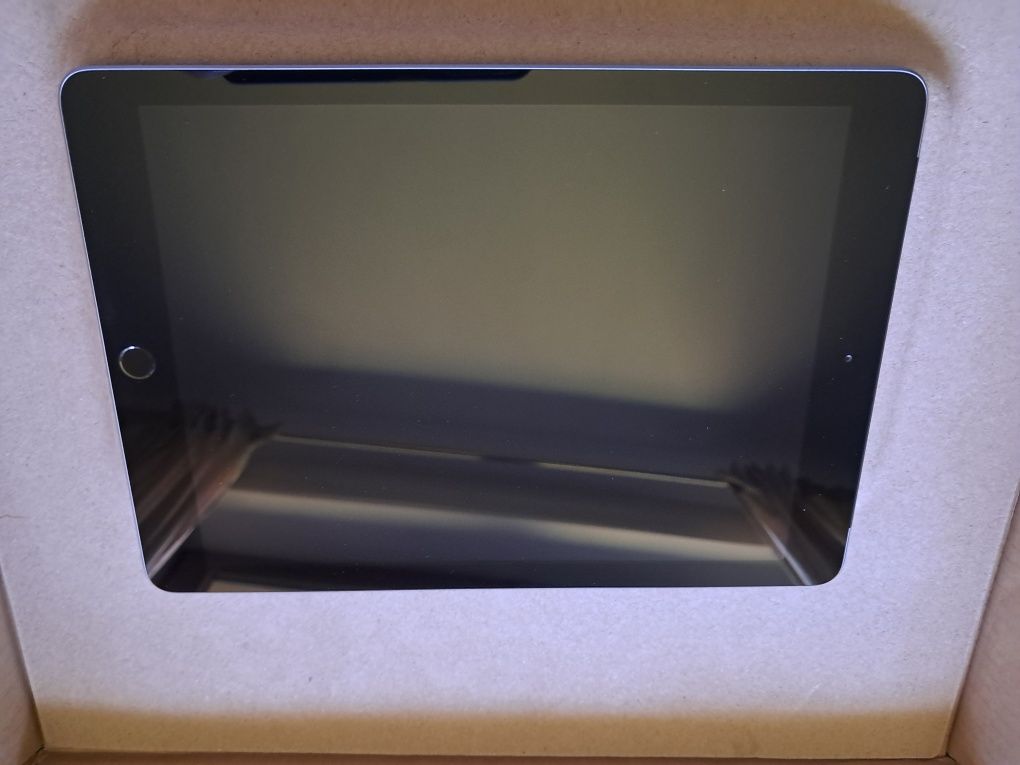 Ipad A1954 - jak nowy !