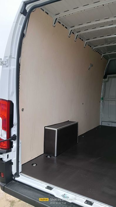 Podstawowa zabudowa przestrzeni ładunkowej w Fiat Ducato L4H3