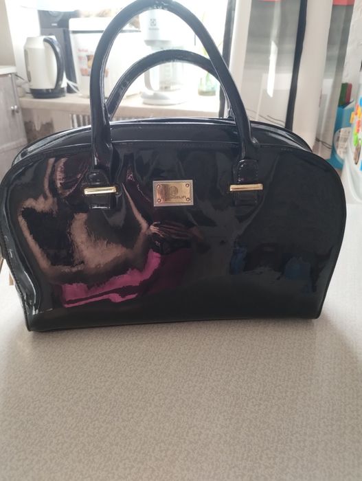 Продам лакову жіночу сумку