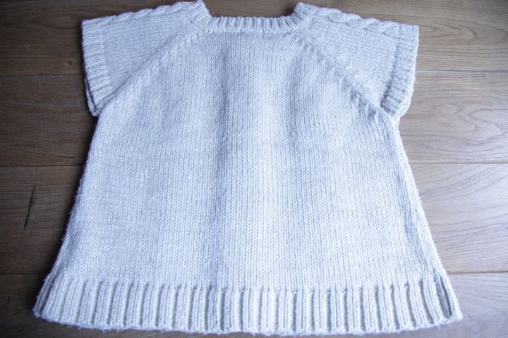 Sweterek wizytowy F&F 110-116 cm.