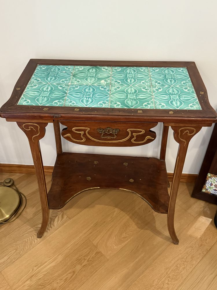 Mesa arte nova sec XX