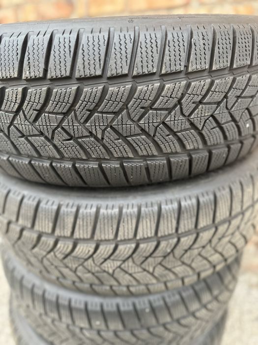 Шини Dunlop 215/60 R17