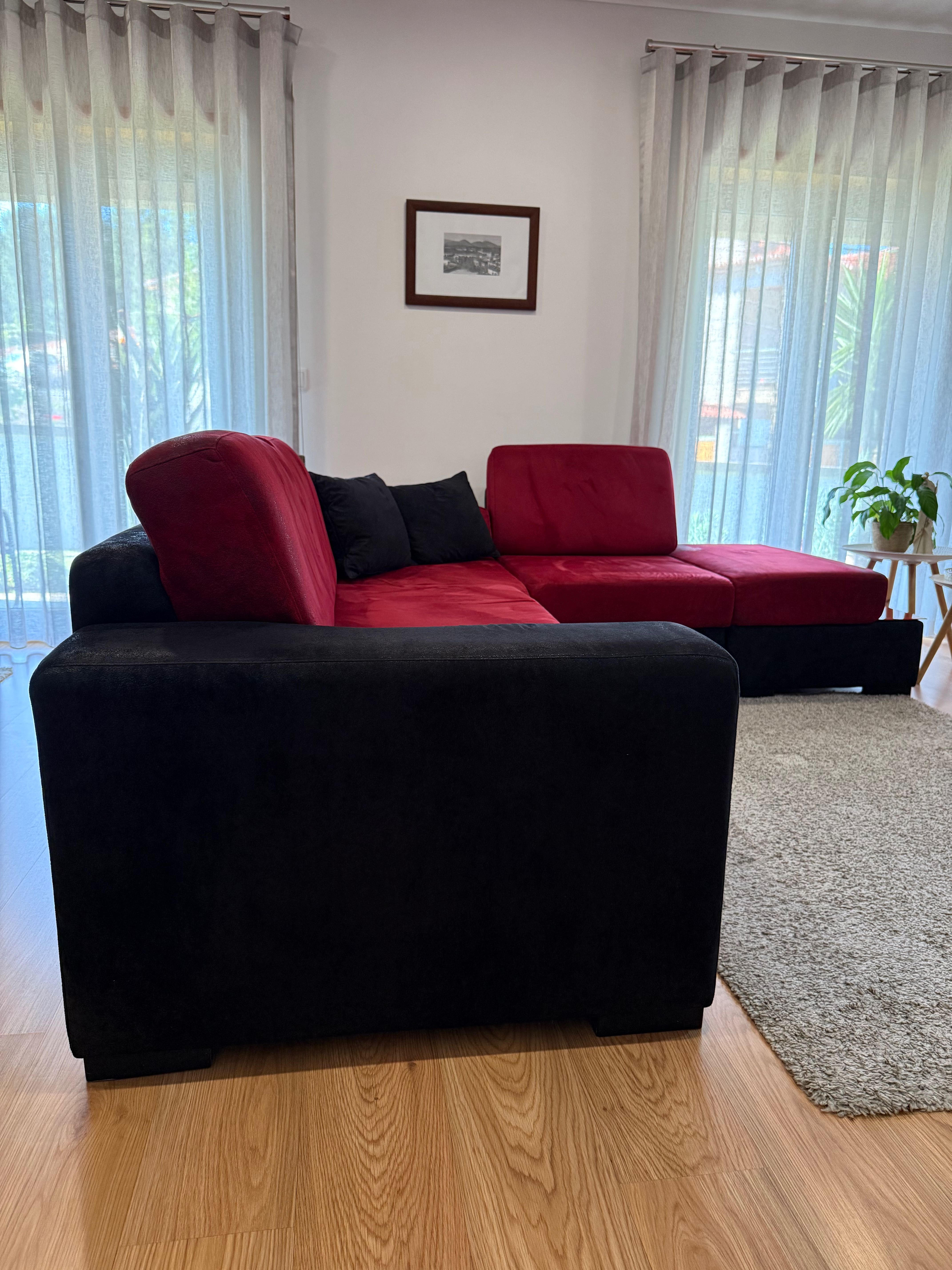 Sofá de canto vermelho e preto a bom preço
