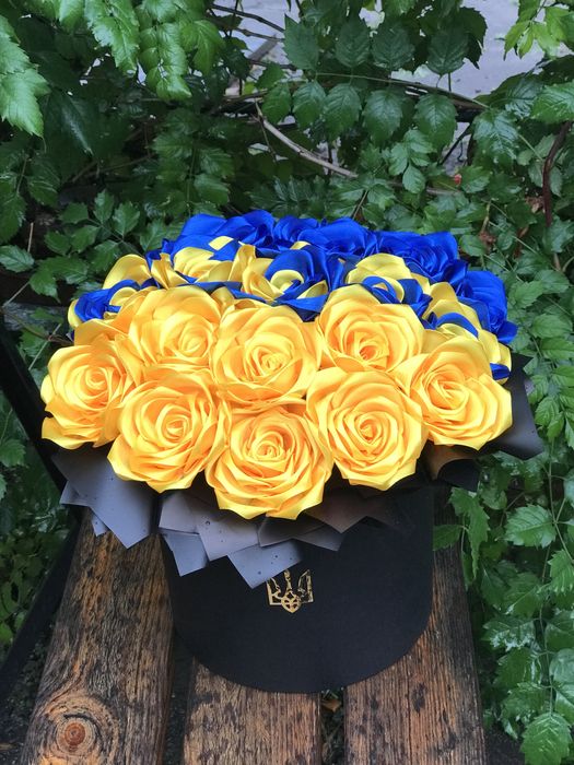 Композиція під замовлення на кладовище, алею слави, букети зі стрічок