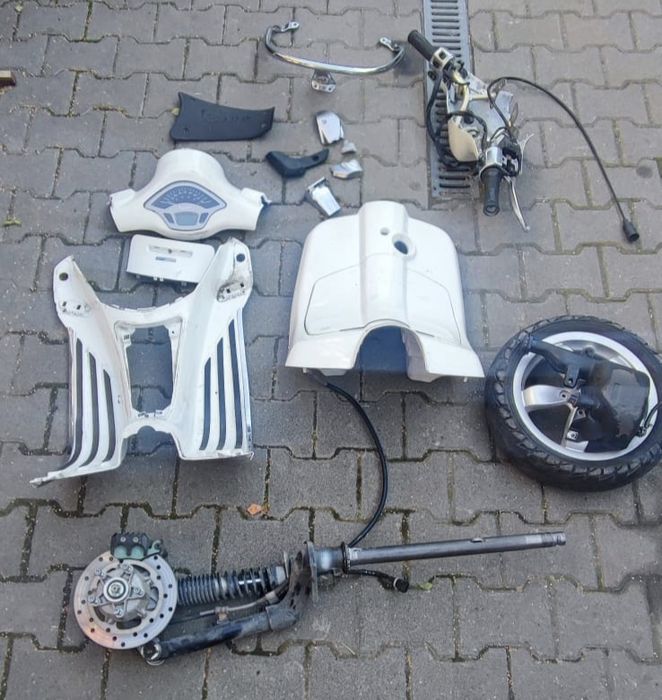 Piaggio Vespa 50 Części zawieszenie sztyca licznik podłoga i inne